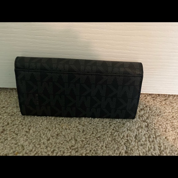 Michael Kors wallet - Picture 3 of 3